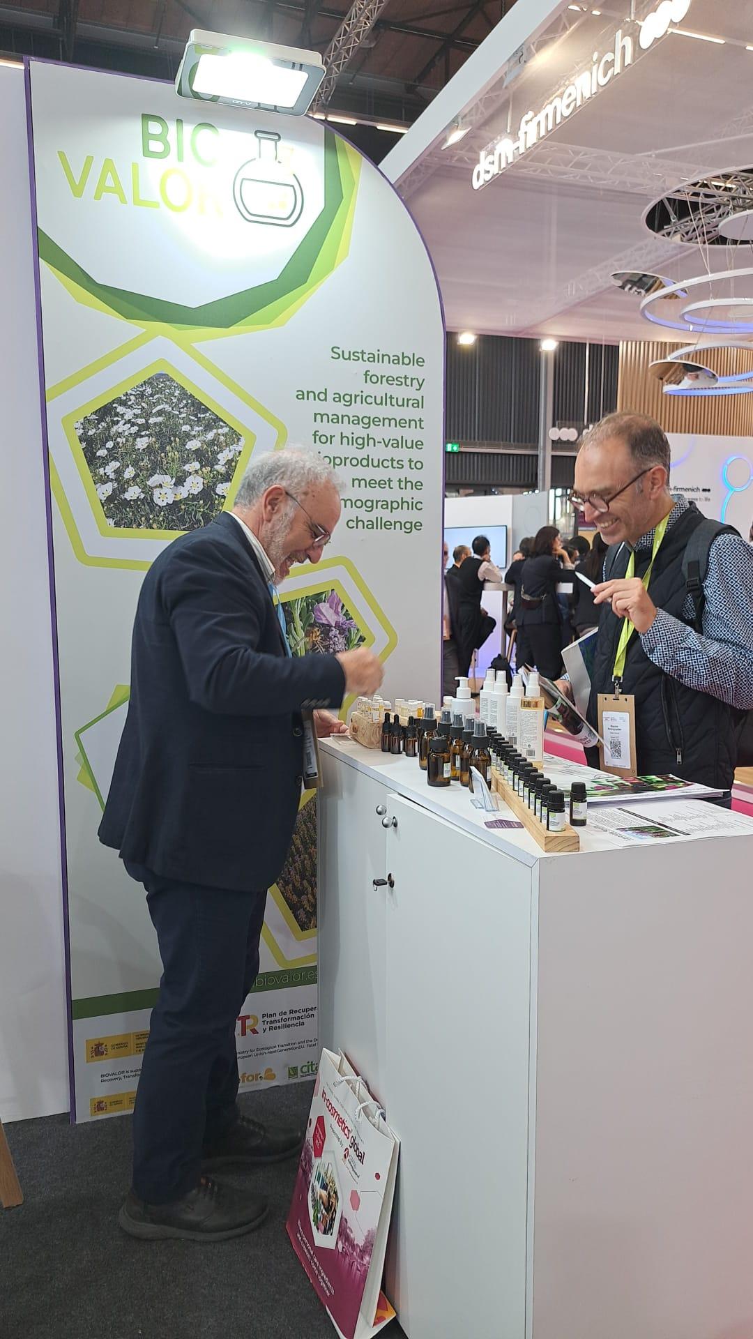 Afluencia al stand de Biovalor en la feria in-cosmetics de Amsterdam