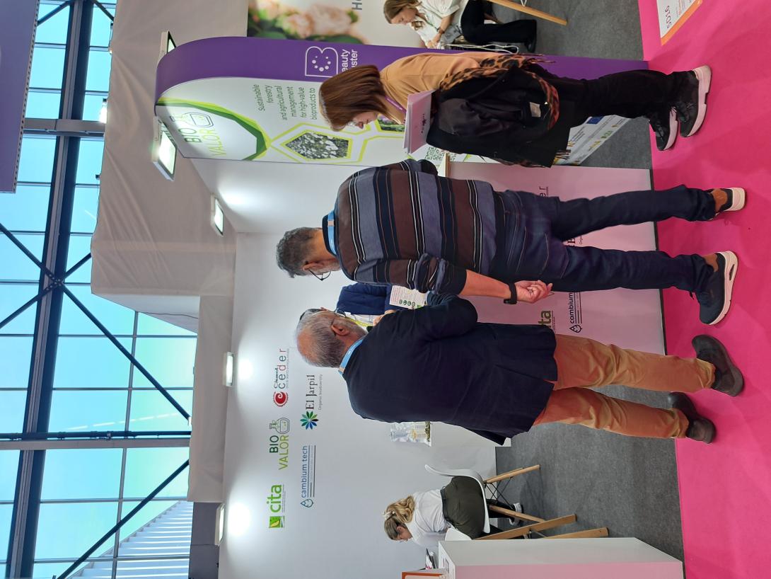 Afluencia al stand de Biovalor en la feria in-cosmetics de Amsterdam